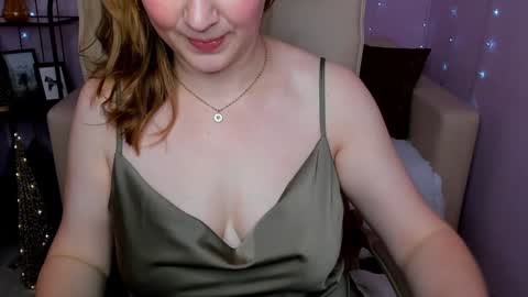 Snapshot of helens_lov chatting on 12/15/24, 01:57 Helen online show from 12/15/24, 01:57