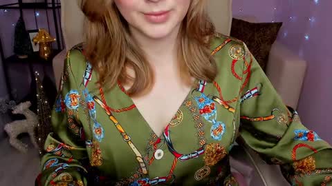 Snapshot of helens_lov chatting on 12/19/24, 02:01 Helen online show from 12/19/24, 02:01