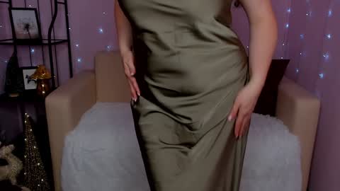 Snapshot of helens_lov chatting on 12/21/24, 01:36 Helen online show from 12/21/24, 01:36