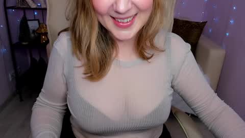 Snapshot of helens_lov chatting on 12/24/24, 02:10 Helen online show from 12/24/24, 02:10