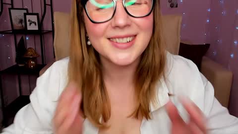 Snapshot of helens_lov chatting on 01/21/25, 07:47 Helen online show from 01/21/25, 07:47
