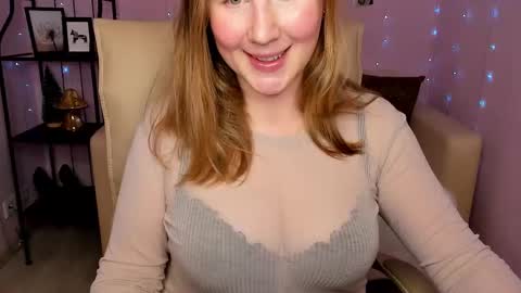 Snapshot of helens_lov chatting on 02/11/25, 07:54 Helen online show from 02/11/25, 07:54