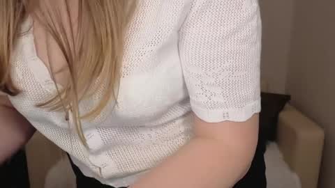 Snapshot of helens_lov chatting on 04/02/26, 02:53 Helen online show from 04/02/26, 02:53