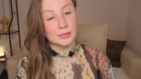 Snapshot of helens_lov chatting on 04/17/26, 02:36 Helen online show from 04/17/26, 02:36