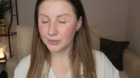 Snapshot of helens_lov chatting on 05/01/26, 01:43 Helen online show from 05/01/26, 01:43