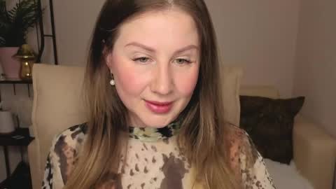 Snapshot of helens_lov chatting on 05/21/26, 02:18 Helen online show from 05/21/26, 02:18