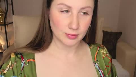Snapshot of helens_lov chatting on 05/22/26, 02:40 Helen online show from 05/22/26, 02:40