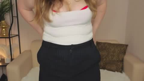 Snapshot of helens_lov chatting on 05/28/26, 01:14 Helen online show from 05/28/26, 01:14