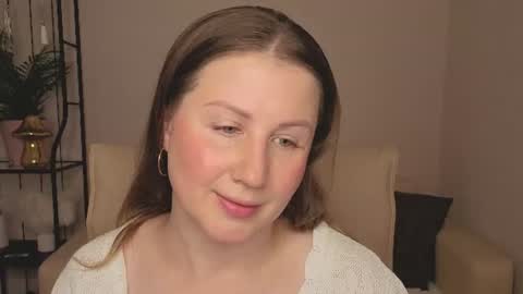 Snapshot of helens_lov chatting on 06/17/26, 02:25 Helen online show from 06/17/26, 02:25