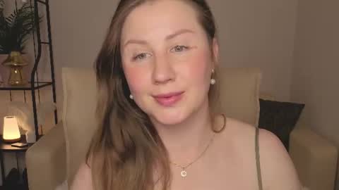 Snapshot of helens_lov chatting on 06/19/26, 02:27 Helen online show from 06/19/26, 02:27