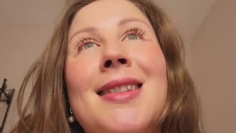 Snapshot of helens_lov chatting on 07/05/26, 04:19 Helen online show from 07/05/26, 04:19