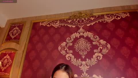 Snapshot of helenstanfordd chatting on 12/18/25, 01:17 Helen or Hells online show from 12/18/25, 01:17