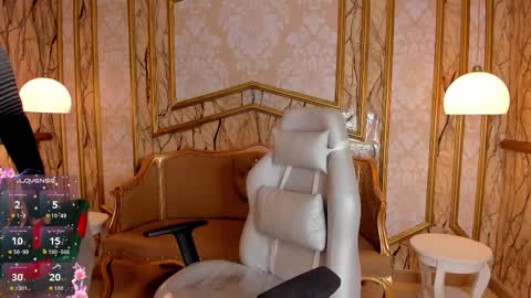 Snapshot of helenstanfordd chatting on 01/12/26, 12:10 Helen or Hells online show from 01/12/26, 12:10