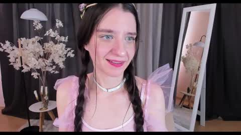 Snapshot of helentasty_ chatting on 02/18/25, 06:37 Helen online show from 02/18/25, 06:37