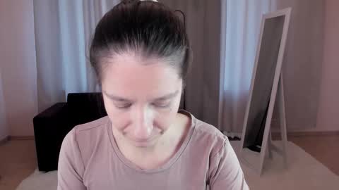 Snapshot of helentasty_ chatting on 09/26/25, 02:37 Helen online show from 09/26/25, 02:37