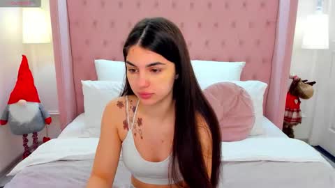 Snapshot of helentiny chatting on 12/19/25, 01:29 Helen online show from 12/19/25, 01:29