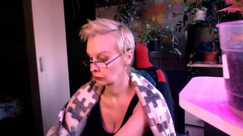 Helga online show from 04/05/26, 03:42