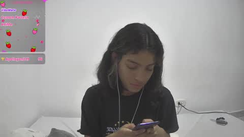 Helia Transfem and Amy online show from 01/14/25, 06:02