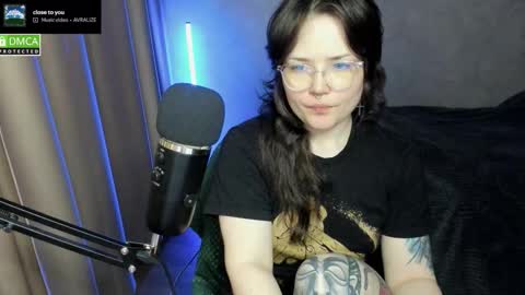 Red online show from 11/21/25, 06:06