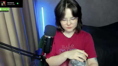 Snapshot of hell_hotline chatting on 12/16/25, 07:19 Red online show from 12/16/25, 07:19