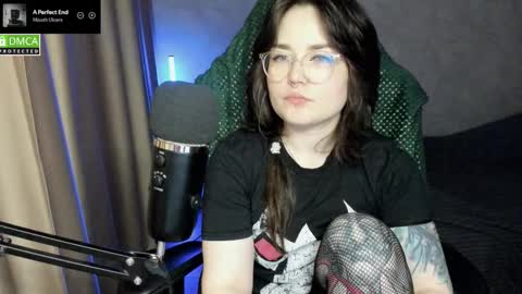 Snapshot of hell_hotline chatting on 01/31/26, 08:51 Red online show from 01/31/26, 08:51