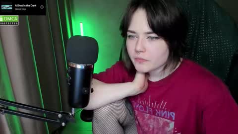 Snapshot of hell_hotline chatting on 02/19/26, 09:00 Red online show from 02/19/26, 09:00