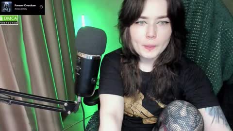 Snapshot of hell_hotline chatting on 03/17/26, 08:23 Red online show from 03/17/26, 08:23