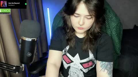 Red online show from 05/05/26, 08:28
