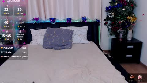 Snapshot of hellajene chatting on 12/27/24, 10:48 Hella online show from 12/27/24, 10:48