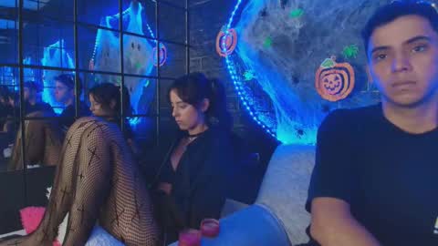 Snapshot of hellanddante_ chatting on 10/27/25, 10:58 H E L L AND D A N T E online show from 10/27/25, 10:58