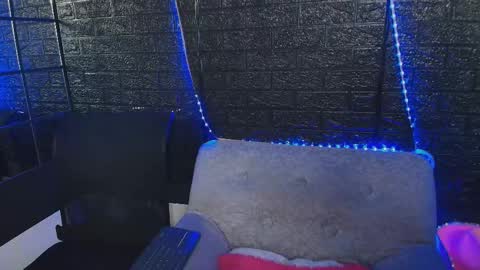 Snapshot of hellanddante_ chatting on 11/10/25, 11:48 H E L L AND D A N T E online show from 11/10/25, 11:48