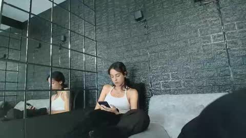 Snapshot of hellanddante_ chatting on 11/17/25, 01:44 H E L L AND D A N T E online show from 11/17/25, 01:44