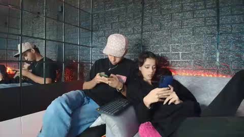 Snapshot of hellanddante_ chatting on 11/22/25, 12:20 H E L L AND D A N T E online show from 11/22/25, 12:20