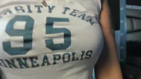 hellen__smith_ online show from 11/11/25, 01:00