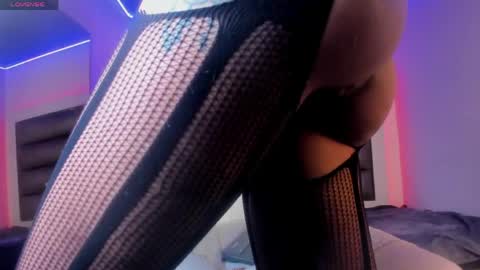 hellen__smith_ online show from 04/26/26, 01:47