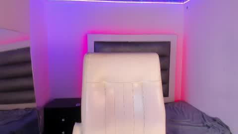 hellen__smith_ online show from 05/07/26, 01:22