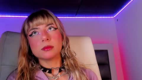 hellen__smith_ online show from 05/10/26, 12:32