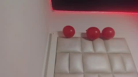 hellen__smith_ online show from 06/05/26, 05:03