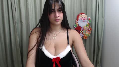 Snapshot of hellen_garcia chatting on 12/23/24, 09:29 Hellen online show from 12/23/24, 09:29