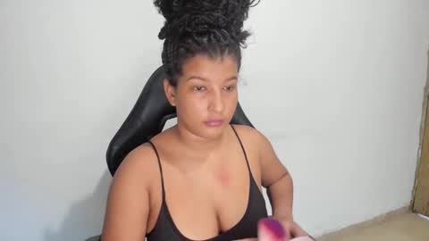 Snapshot of hellen_scot_ chatting on 11/11/25, 10:21 hellen_scot_ online show from 11/11/25, 10:21