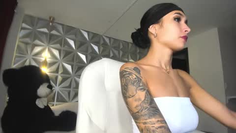 Hellen online show from 12/16/25, 01:16