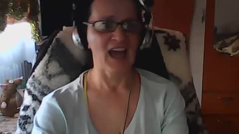 hellenmarie online show from 12/15/24, 11:45