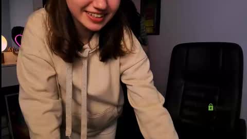 Helli online show from 03/08/25, 12:00