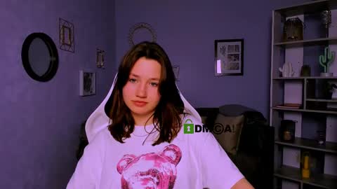 Helli online show from 03/11/25, 02:43