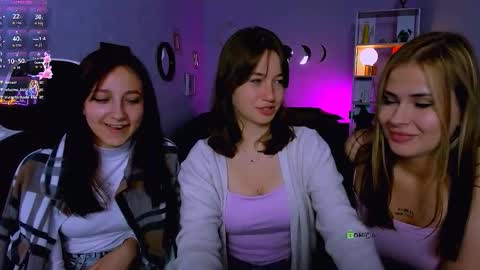 Helli online show from 09/16/25, 07:37