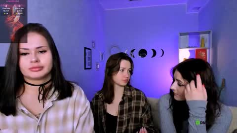 Snapshot of helli_belli chatting on 12/21/25, 08:27 Helli online show from 12/21/25, 08:27