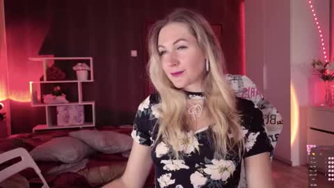 Snapshot of hello_lisha chatting on 09/25/25, 08:18 Alisia Monday to Friday from 10 am to 4 pm GMT 2 online show from 09/25/25, 08:18