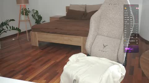 Snapshot of hello_taya chatting on 09/25/25, 07:06 Taya online show from 09/25/25, 07:06