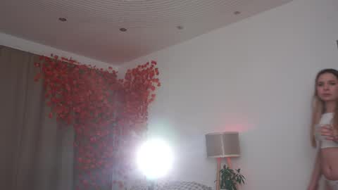 Snapshot of hello_taya chatting on 10/12/25, 12:31 Taya online show from 10/12/25, 12:31