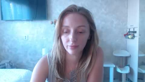 Snapshot of hellokittykaty chatting on 09/12/25, 06:35 Victory online show from 09/12/25, 06:35